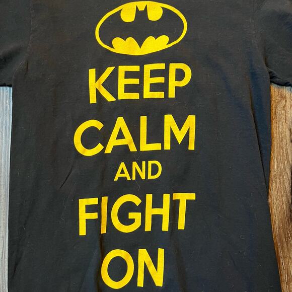 DC Comics Originals Adult SM Keep Calm And Fight On Graphic T-shirt - Picture 4 of 4
